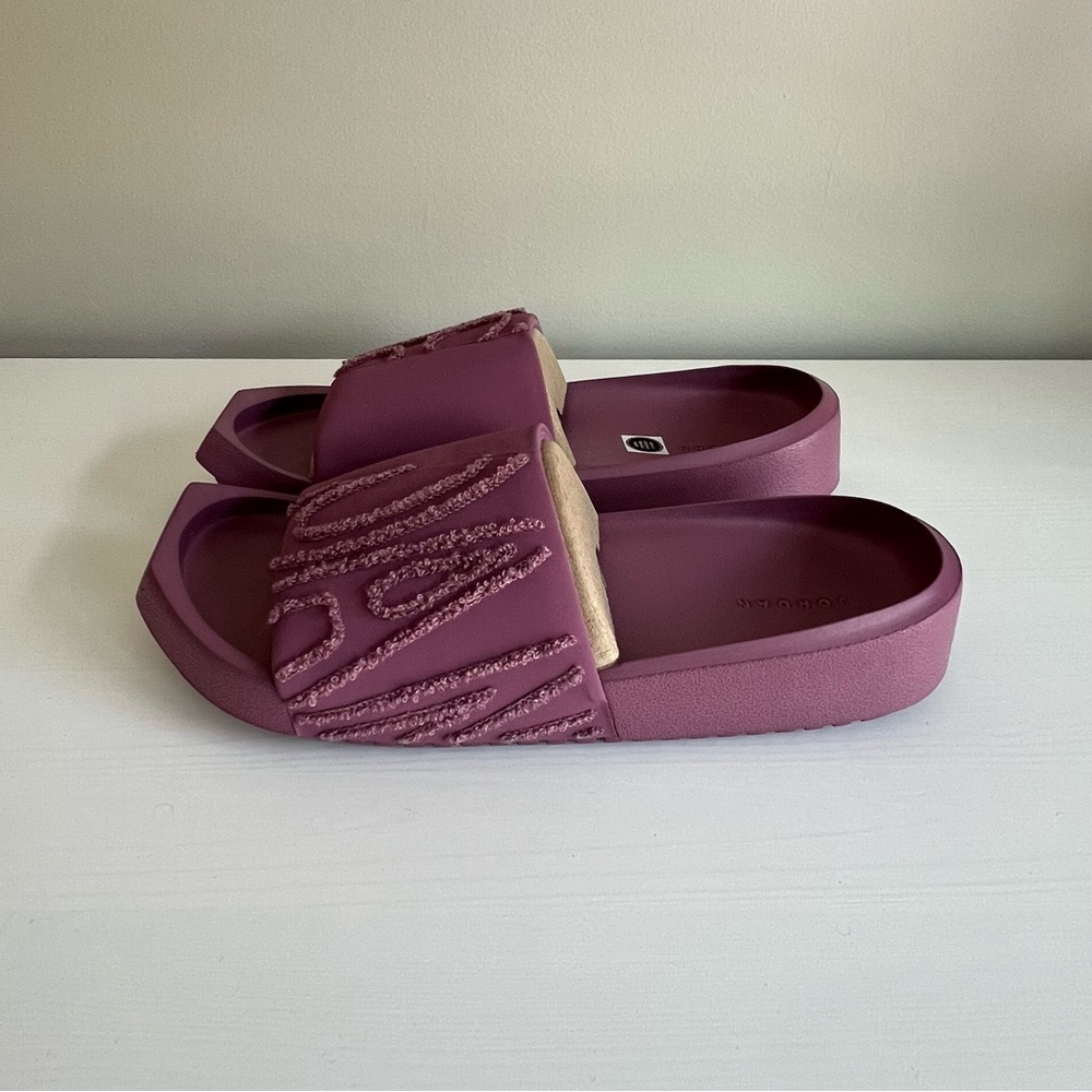 NIB Jordan plum slides size 7